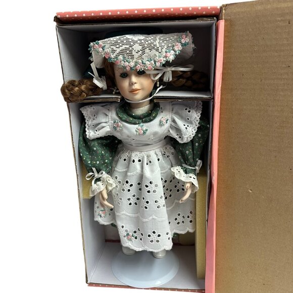 Paradise Galleries Treasury Collection Irish Doll Premier Edition - Picture 3 of 12